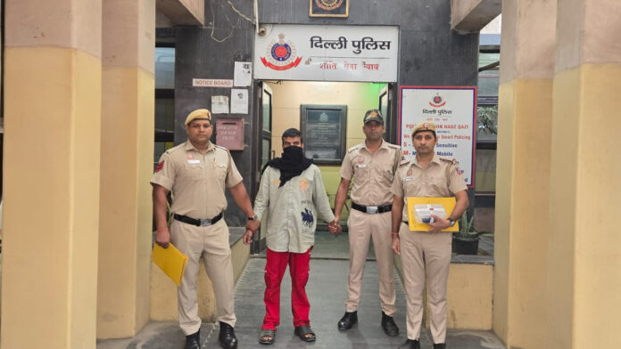 चाकू की नोक पर लूट करने वाला बदमाश 24 घंटे में गिरफ्तार, हौज काजी पुलिस का ताबड़तोड़ एक्श