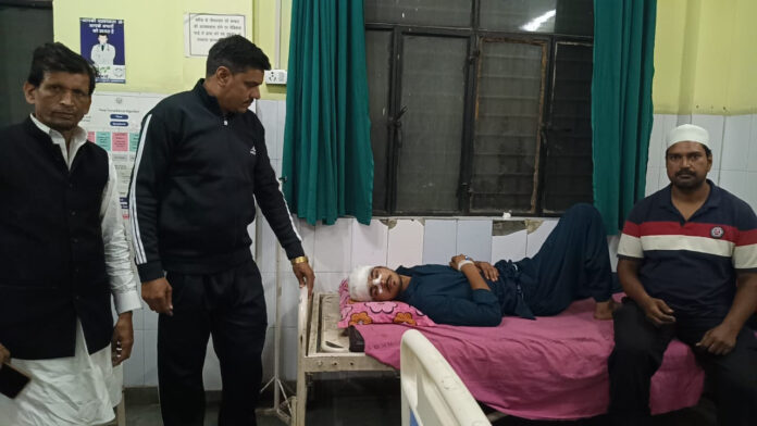 मुजफ्फरनगर में नमाज पढ़कर मस्जिद से निकल रहे युवक पर धारदार हथियारों से हमला, पुरानी रंजिश में वारदात का आरोप