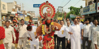 दशहरा झांकी को समाजसेवी विक्की मेहता ने झंडी देकर किया रवाना सागर आर्ट की झांकियां ने शहर वासियों को किया रोमांचित