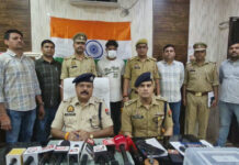 गोलियों की गूंज के बीच पुलिस का शिकंजा, चोरी के गहनों के साथ दो बदमाश गिरफ्तार