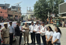 गांधी नगर में नुक्कड़ नाटक ने खोली लापरवाही की पोल, 280 लोगों ने जाना सुरक्षित सफर का मंत्र
