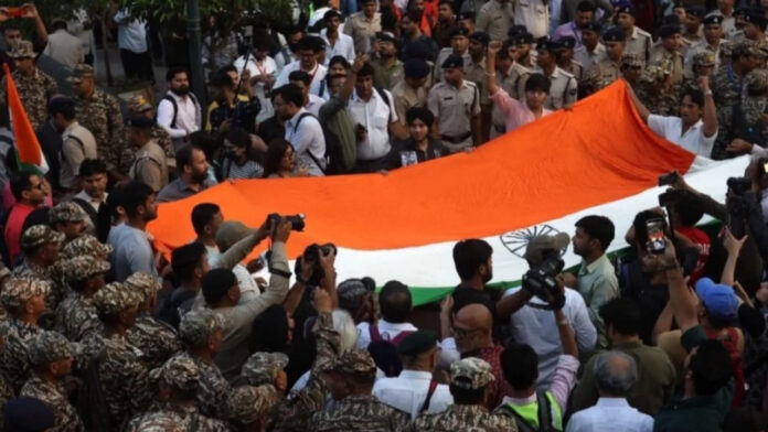 तिरंगा मार्च पर दिल्ली पुलिस का बड़ा एक्शन, धारा 163 के उल्लंघन पर कई एफआईआर दर्ज, 150 हिरासत में