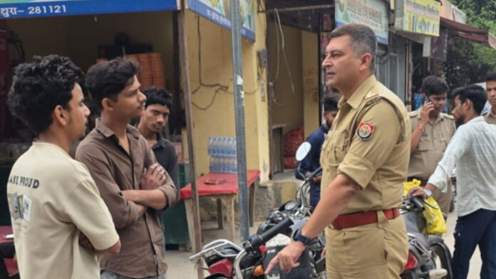 वृंदावन में यातायात नियम तोड़ने वालों पर पुलिस का शिकंजा, 40 वाहनों के चालान