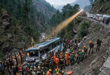 उधमपुर में बड़ा सड़क हादसा, खाई में गिरी बस; 2 की मौत, 15 लोग घायल