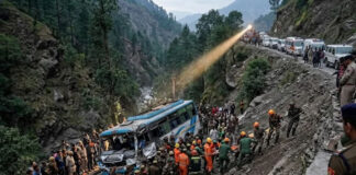उधमपुर में बड़ा सड़क हादसा, खाई में गिरी बस; 2 की मौत, 15 लोग घायल