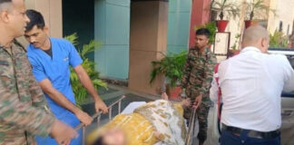 वीवीआईपी रूट पर तैनात थी खाकी, सड़क पर जिंदगी ने लगाई मदद की पुकार, सरकारी गाड़ी से पहुंचाया आरआर अस्पताल